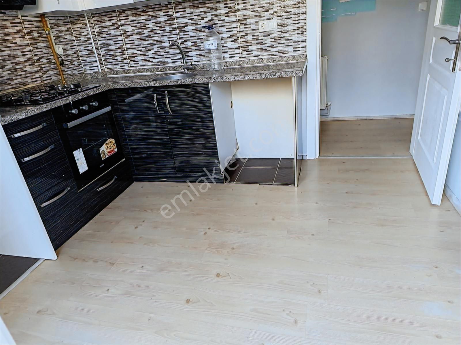 Buket Emlaktan Kiralık 2+1 Daire Yüksek Giriş Doğalgazlı - Görsel 12