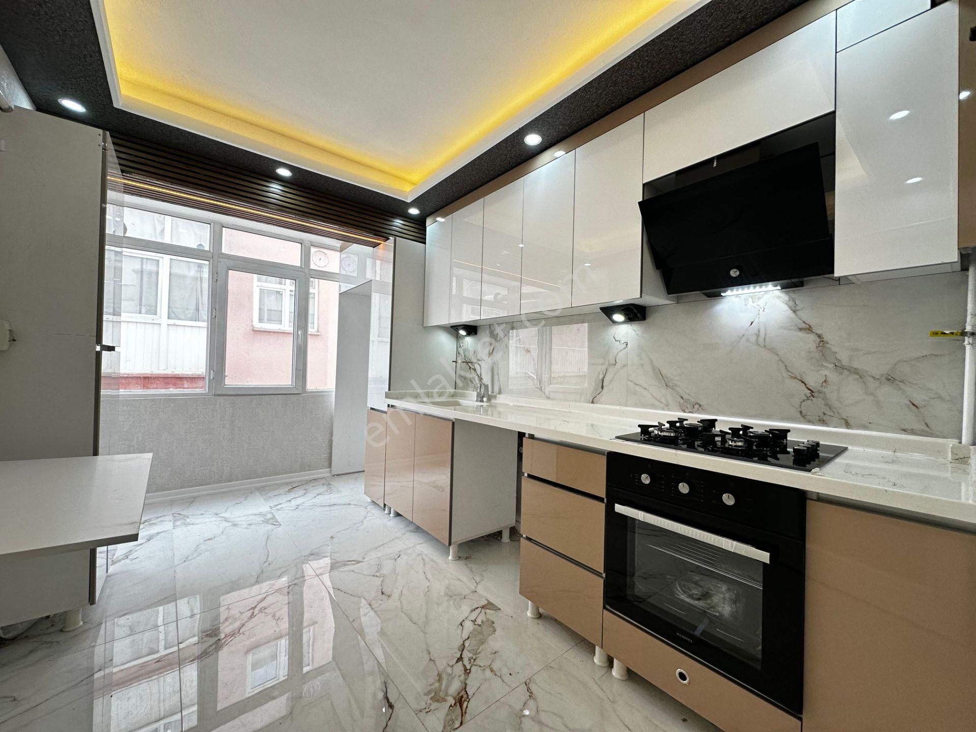 Kariyer Den Ayvalı'da Bağımsız 3+1 Katta Full Yapılı Balkonlu 3+1 Daire!!!