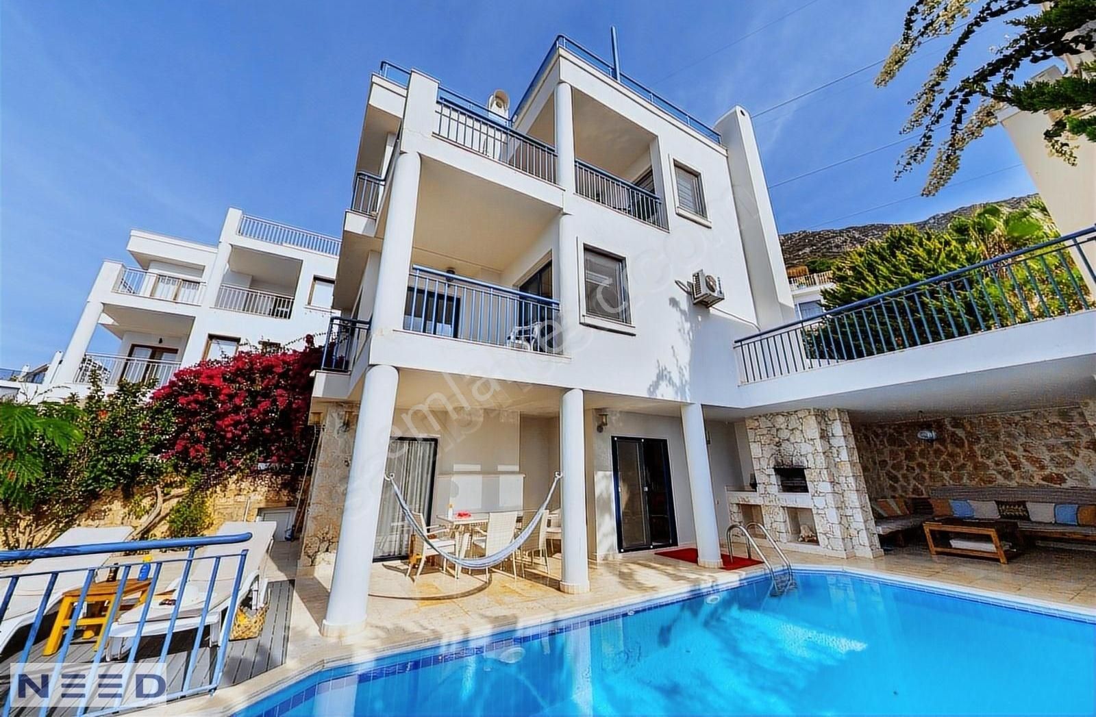 4+1 Deniz Manzaralı Özel Havuzlu Garajlı Villa