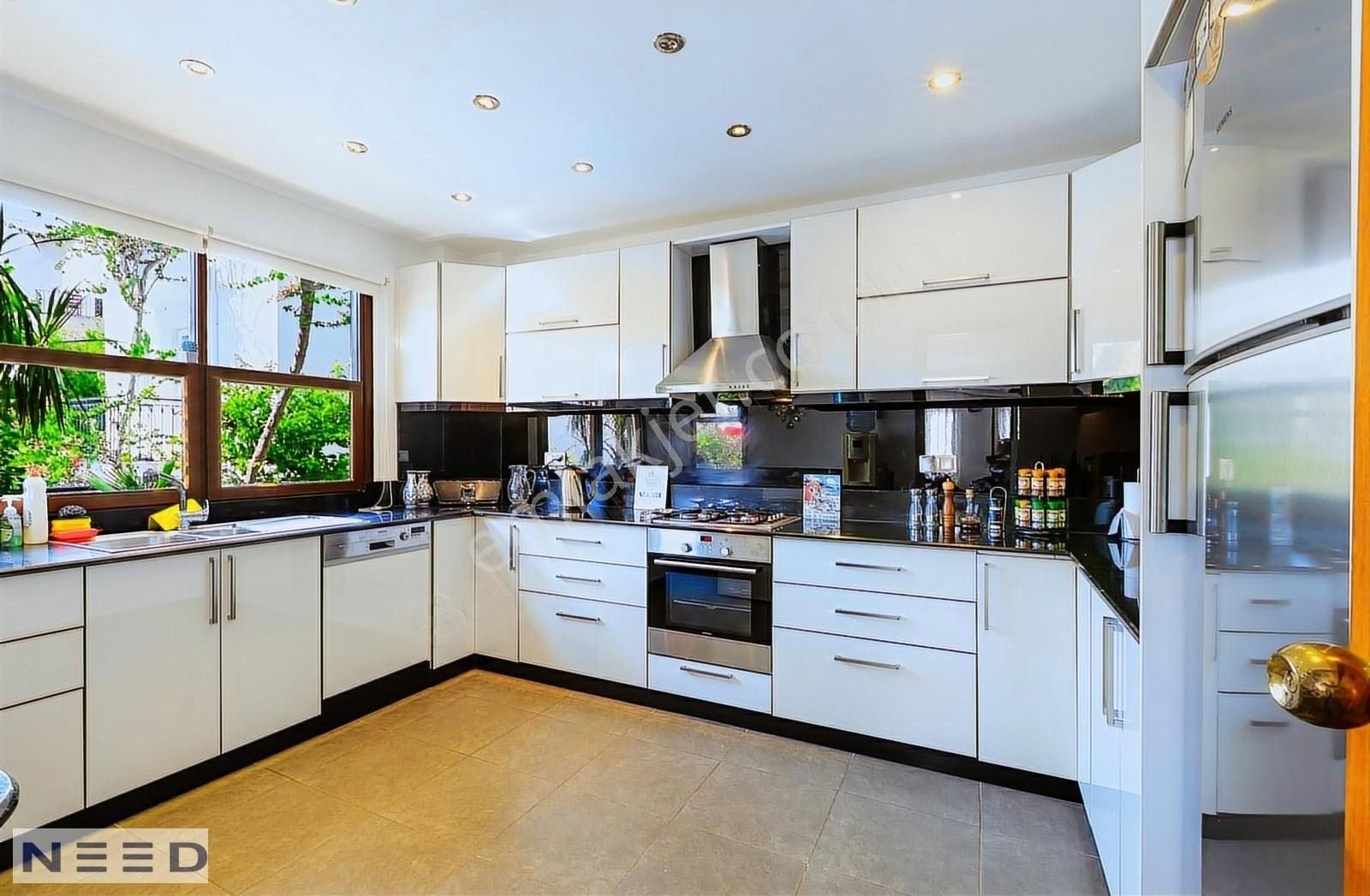 Kalkan Oldtown'da 4+1 Deniz Manzaralı Villa - Görsel 16