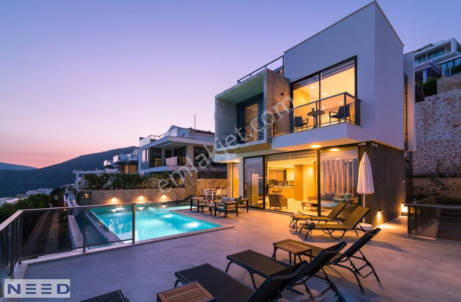 Muhteşem Deniz Manzaralı 5+2 Özel Havuzlu Garajlı Villa...