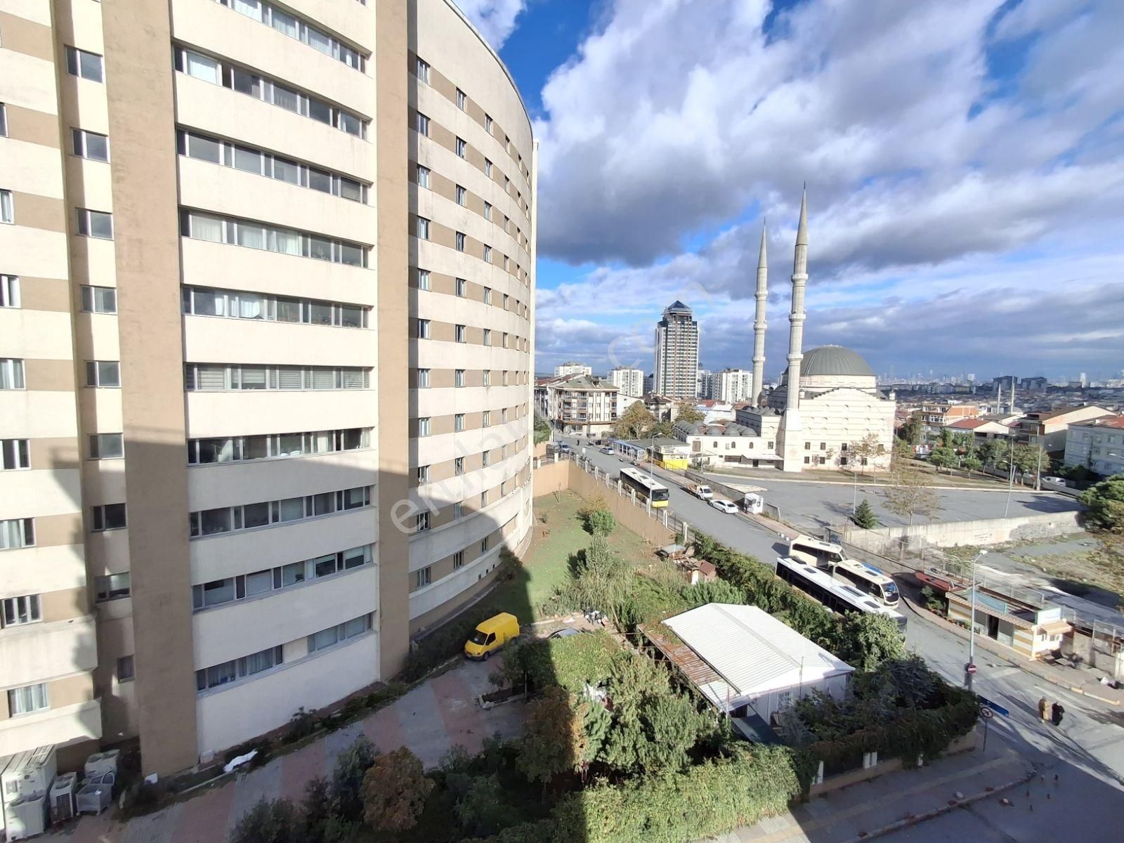 !!yaşam'dan!!sitede Metro Hastane Ve Cadde Yakını 2+1 95m²daire