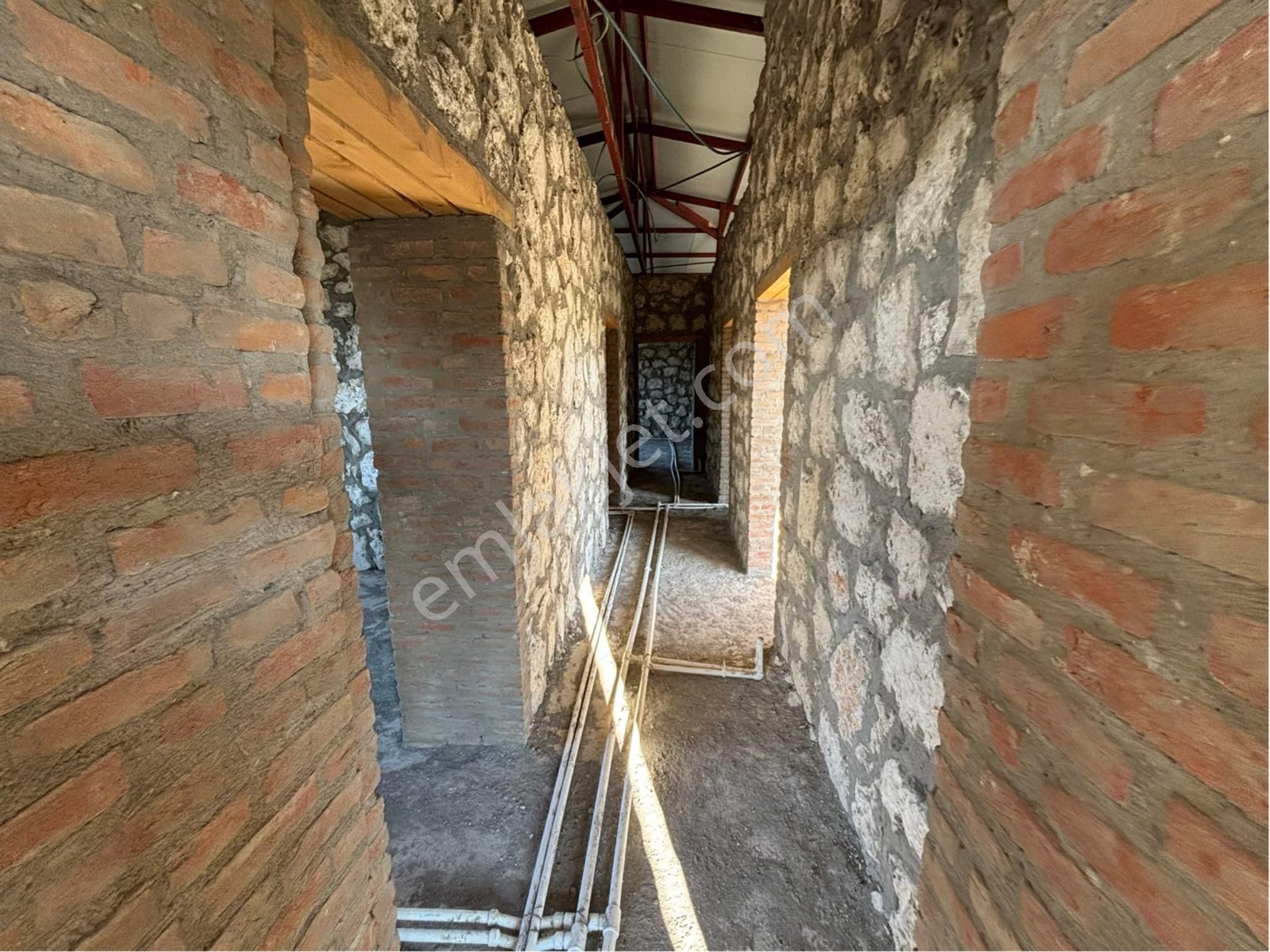 Demirciköyde Satılık 2+1 Taş Ev Elektrik Su Var - Görsel 6