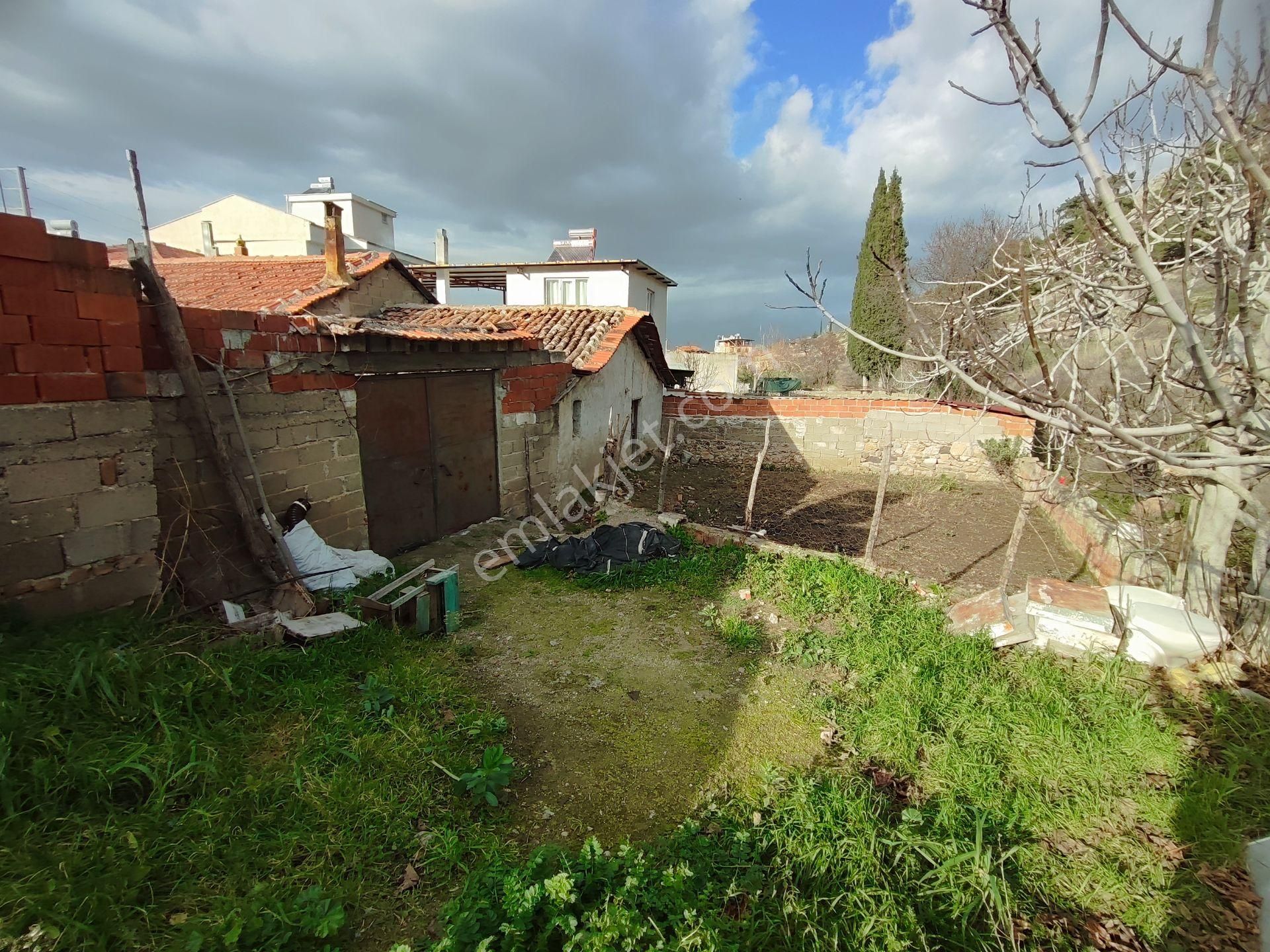 Kardeşten Havran Büyükdere'de Bahçeli Avlulu 2+1 Müstakil Köy Evi