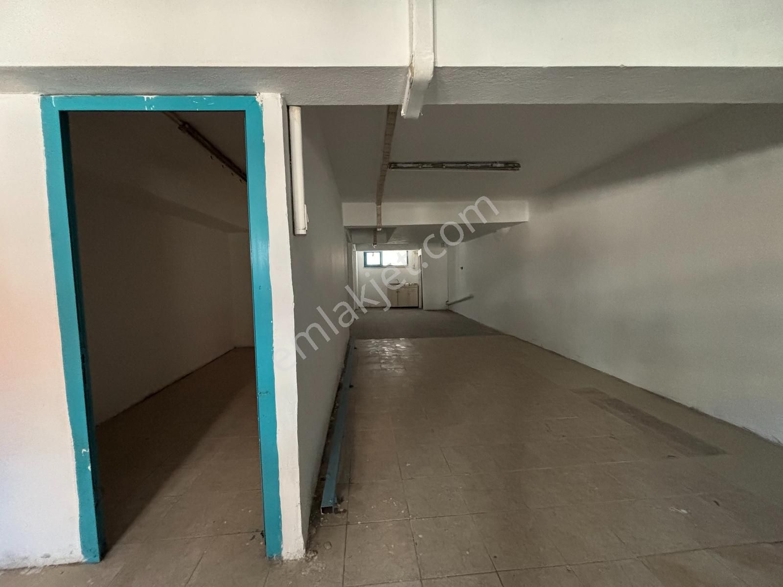 Gıda Çarşısı Yakını Asansörlü Cadde Üzeri 2 Katlı Dükkan - Görsel 4