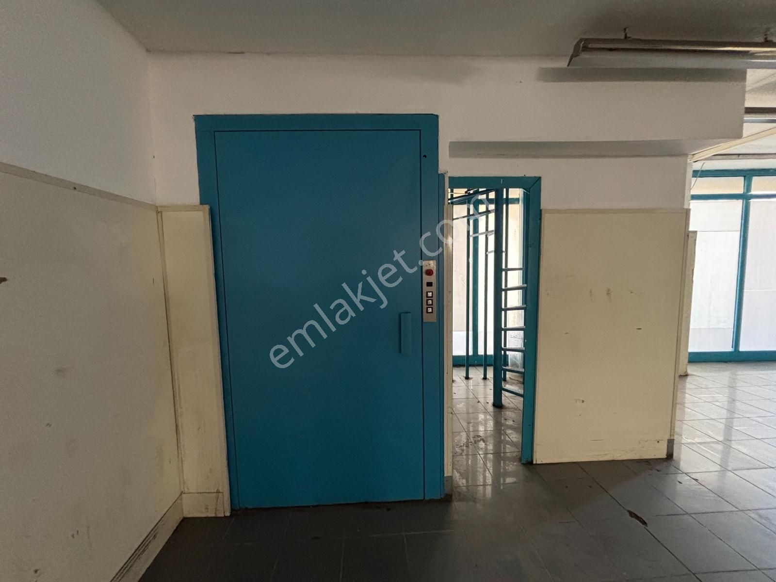 Gıda Çarşısı Yakını Asansörlü Cadde Üzeri 2 Katlı Dükkan - Görsel 3