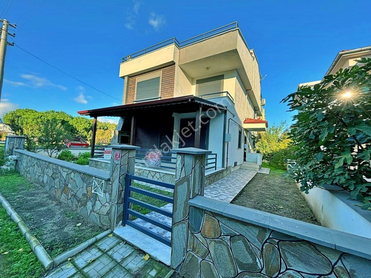 Uytundan Burhaniye Örende Bahçeli Geniş Teraslı 4+1 Villa - Görsel 14