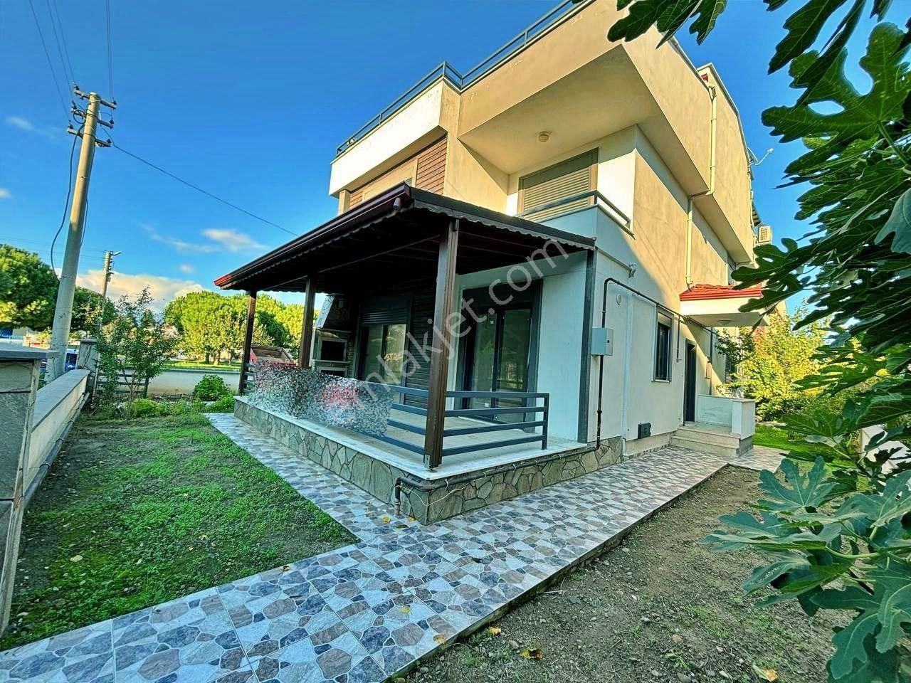 Uytundan Burhaniye Örende Bahçeli Geniş Teraslı 4+1 Villa