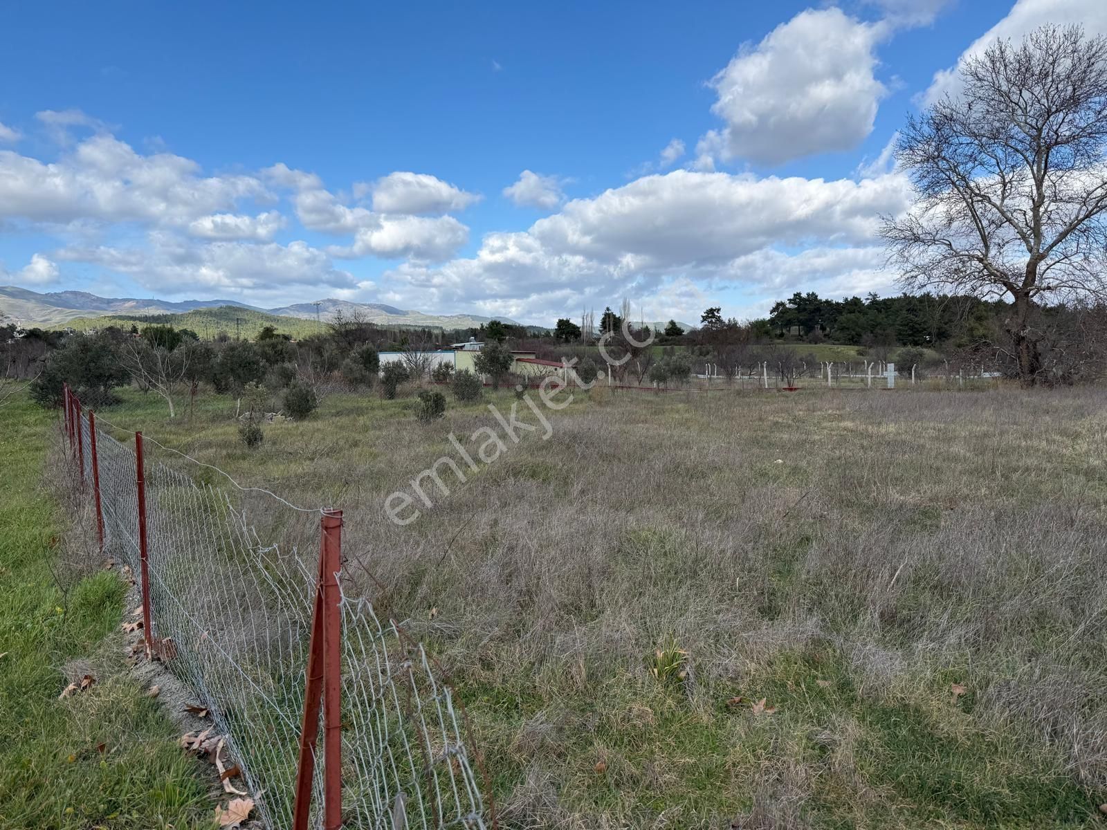 Emin'den Menderes Yeniköy Bahçecik Mevkii Yola Yakın Tarla - Görsel 26
