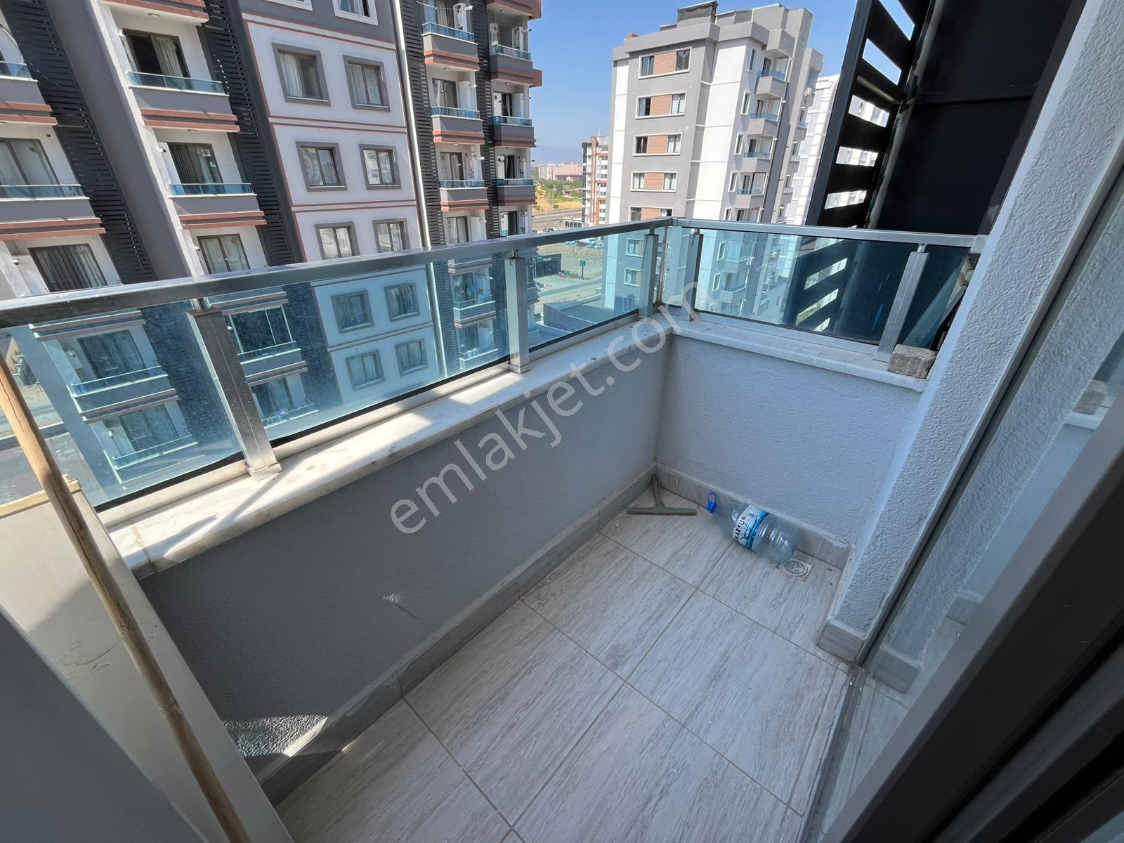Amazondan Üniversite Civarı Eşyalı 1+1 Kiralık Fırsat Daire !!! - Görsel 19