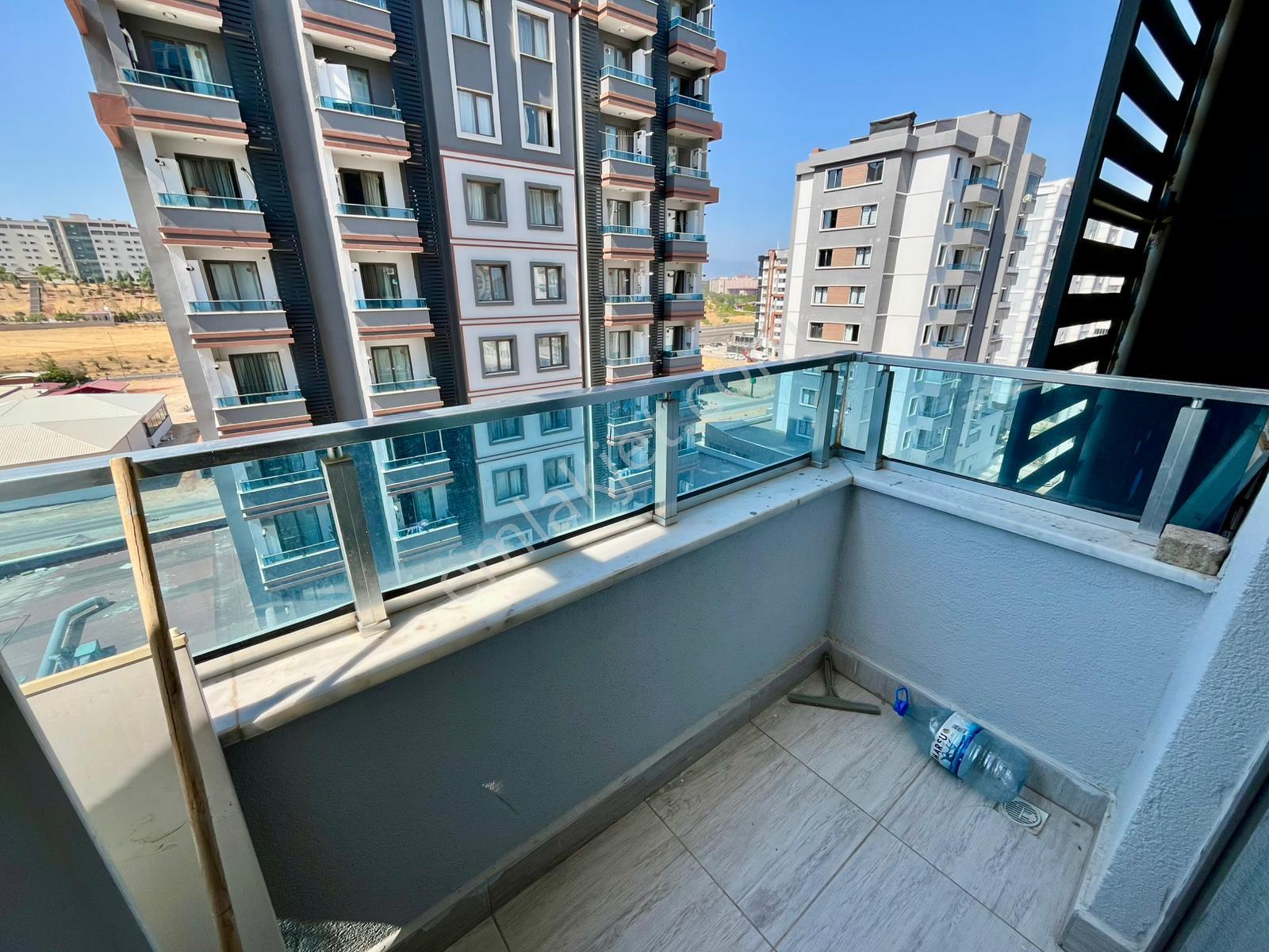Amazondan Üniversite Civarı Eşyalı 1+1 Kiralık Fırsat Daire !!! - Görsel 8