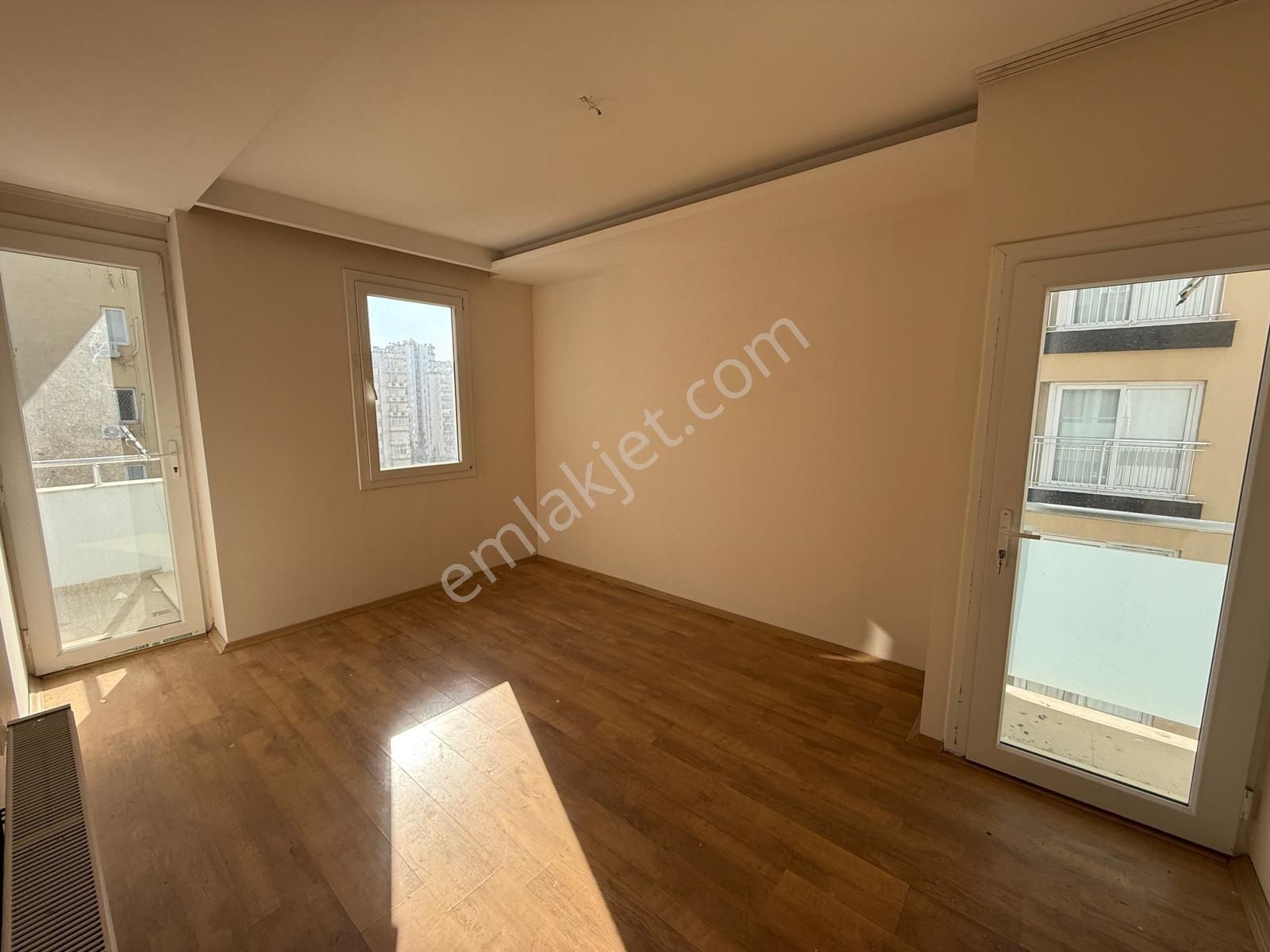 3ev Emlaktan Mavibulvar Metro Durağı Yanı 3+1 Kiralık Daire