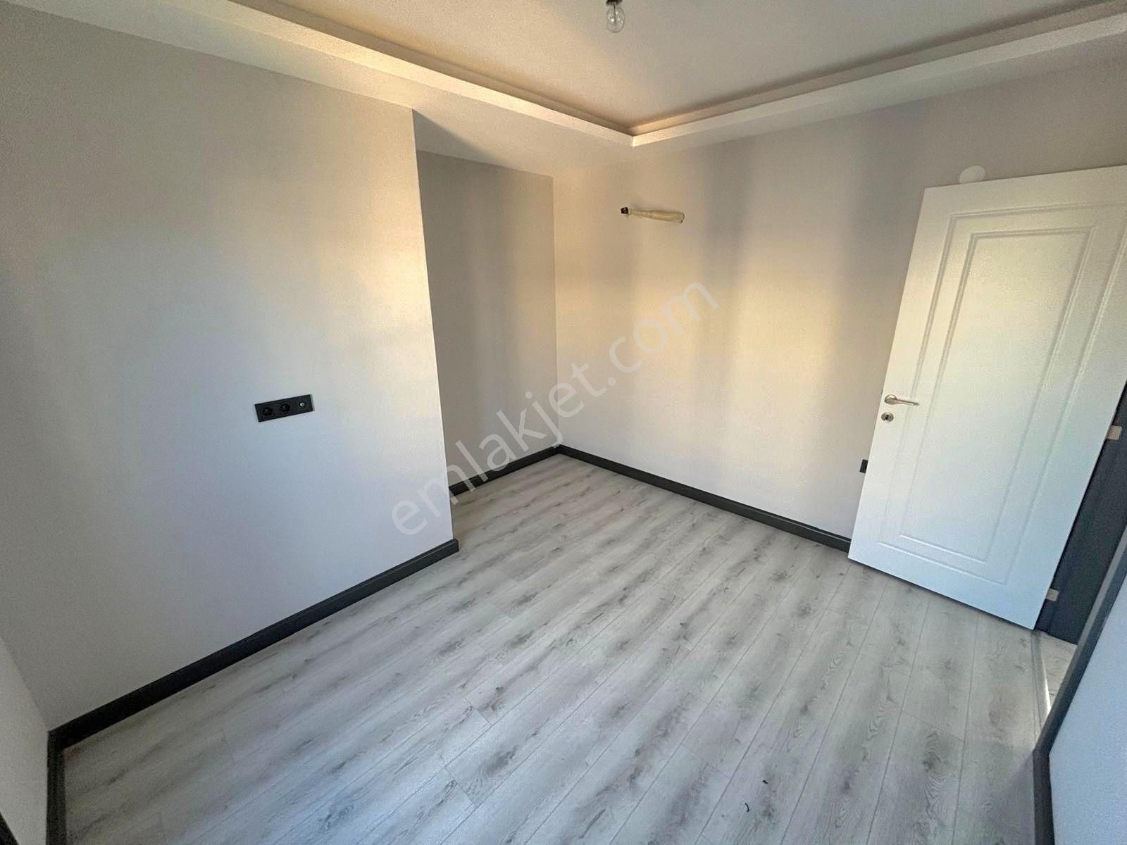 Kuşadasında Plaja Yakın Havuzlu Sitede Köşe Konumlu Geniş Bahçeli Tek Müstakil Sıfır Villa - Görsel 21