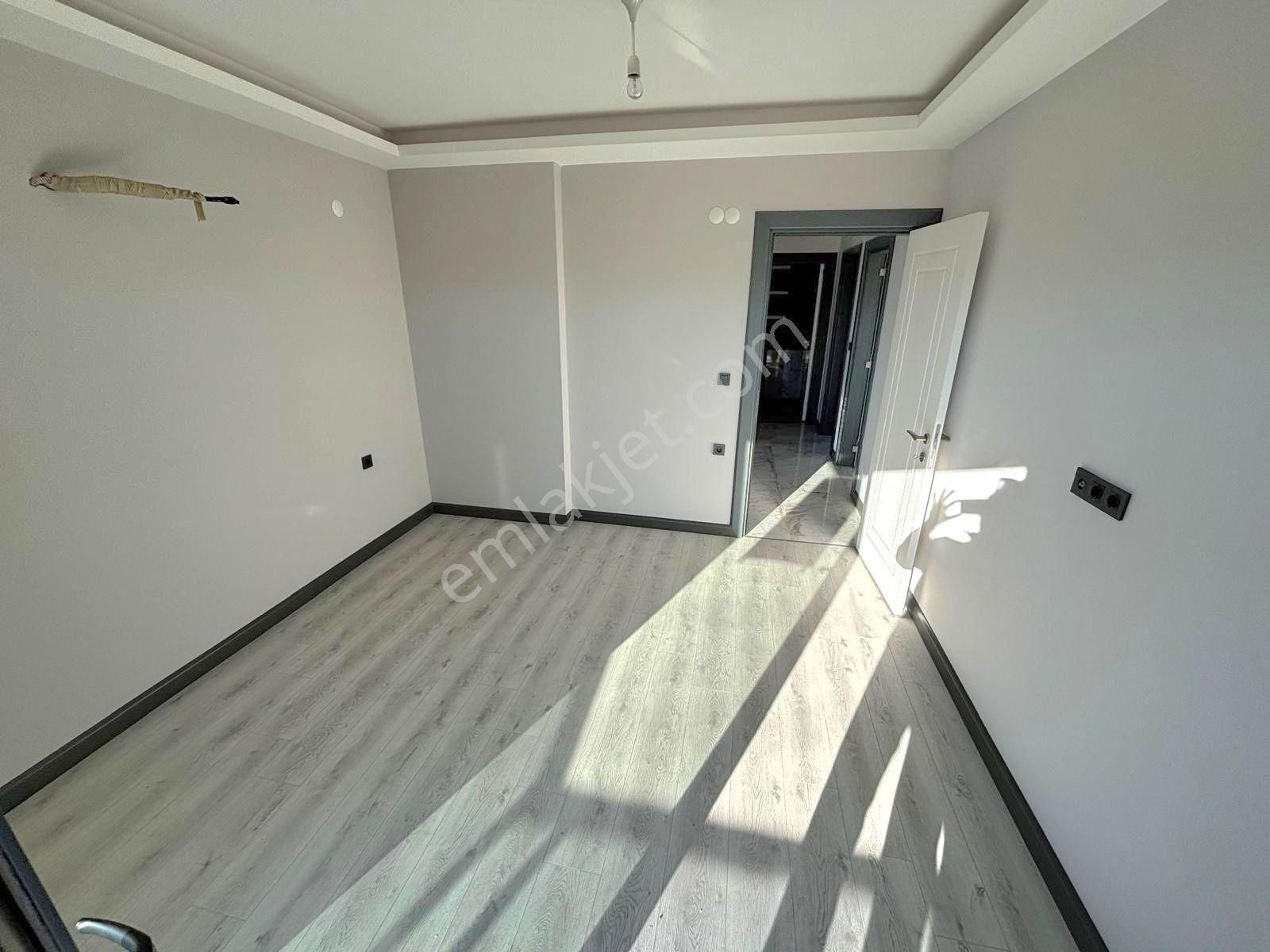 Kuşadasında Plaja Yakın Havuzlu Sitede Köşe Konumlu Geniş Bahçeli Tek Müstakil Sıfır Villa - Görsel 17