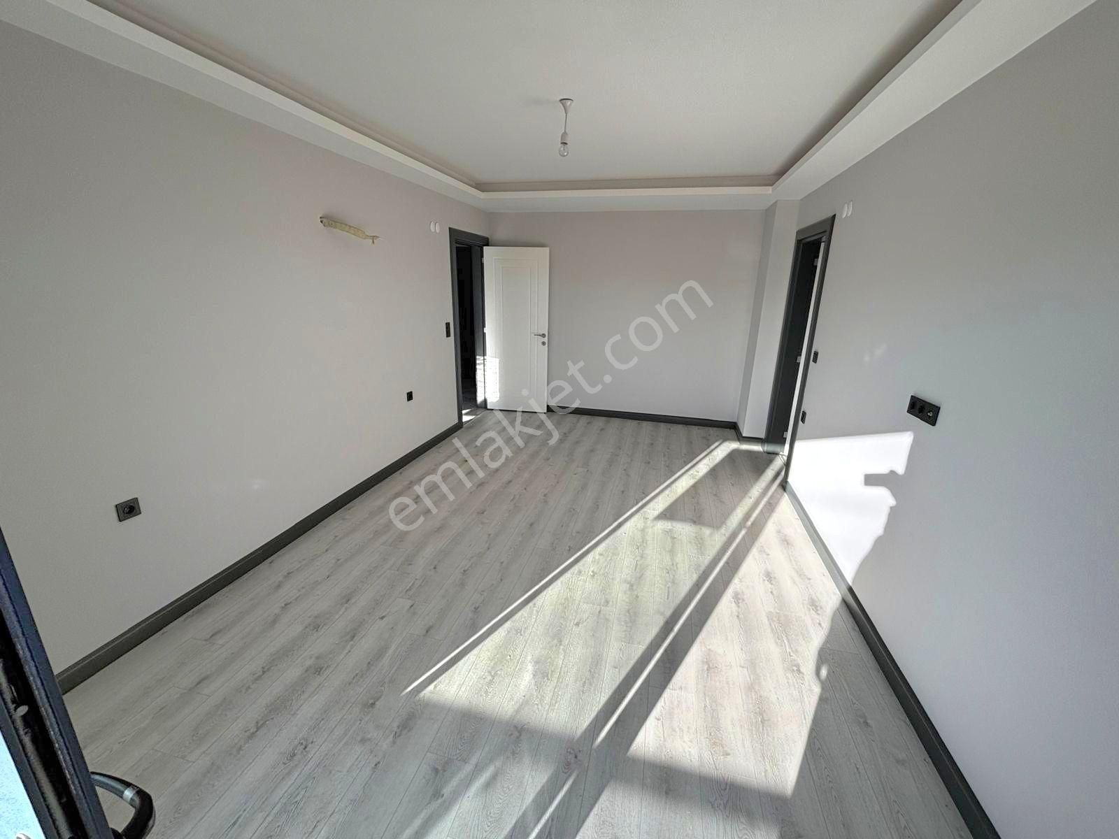 Kuşadasında Plaja Yakın Havuzlu Sitede Köşe Konumlu Geniş Bahçeli Tek Müstakil Sıfır Villa - Görsel 16