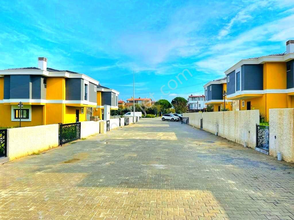 Kuşadasında Plaja Yakın Havuzlu Sitede Köşe Konumlu Geniş Bahçeli Tek Müstakil Sıfır Villa - Görsel 4