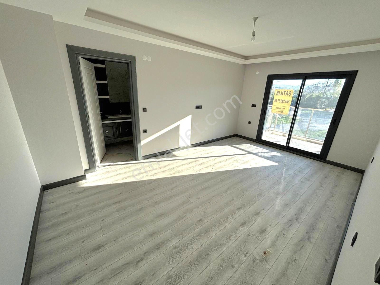 Kuşadasında Plaja Yakın Havuzlu Sitede Köşe Konumlu Geniş Bahçeli Tek Müstakil Sıfır Villa - Görsel 14