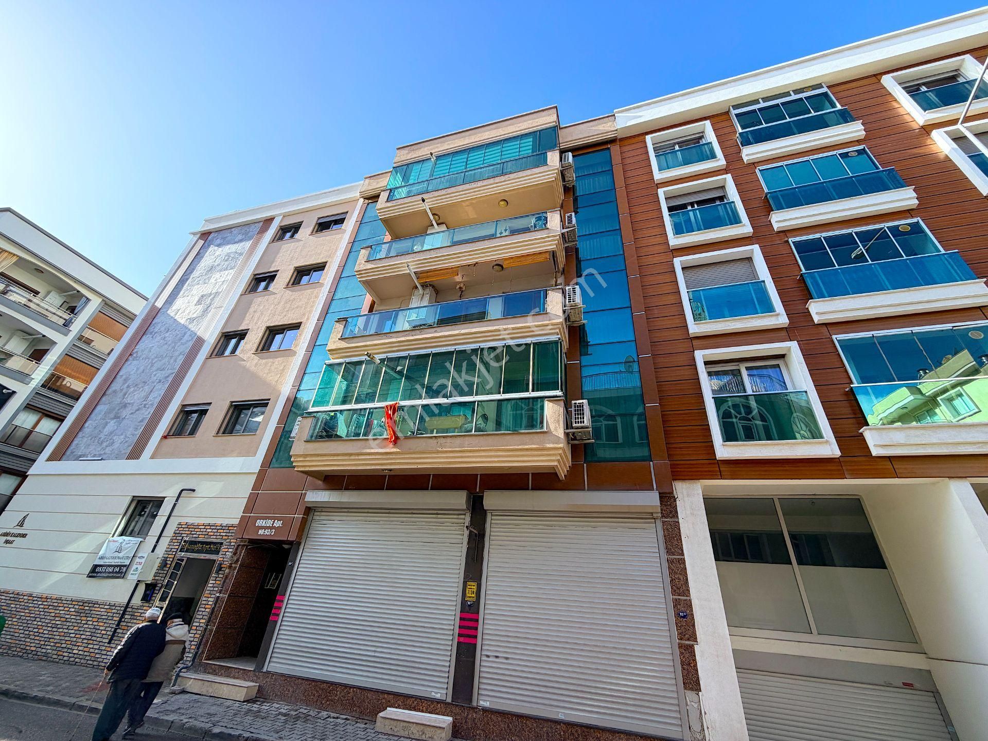 Karşıyaka Şemikler Merkez Balkonlu Genç Binada Kiralık 3+1 Daire