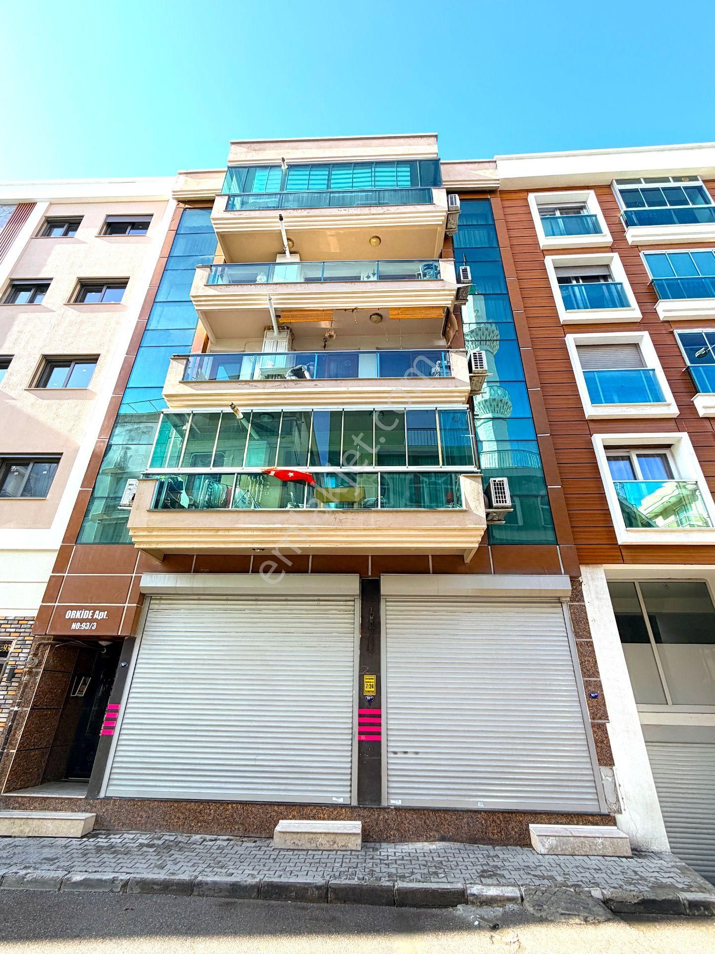 Karşıyaka Şemikler Merkez Balkonlu Genç Binada Kiralık 3+1 Daire - Görsel 3