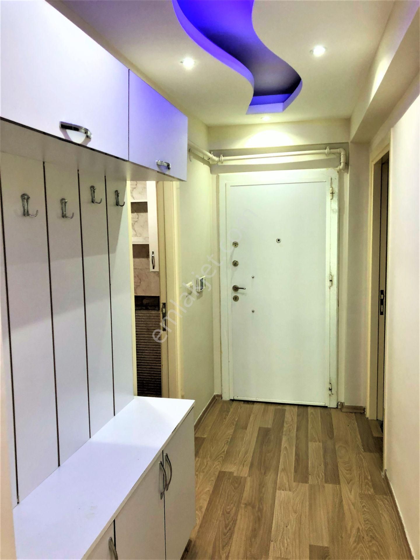 Karşıyaka Şemikler Merkez Balkonlu Genç Binada Kiralık 3+1 Daire - Görsel 7