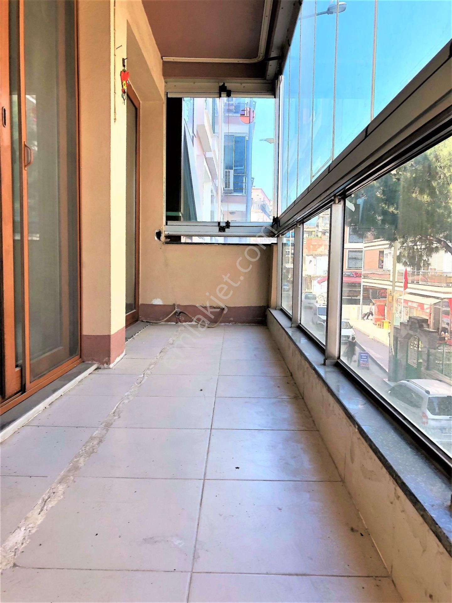 Karşıyaka Şemikler Merkez Balkonlu Genç Binada Kiralık 3+1 Daire - Görsel 13