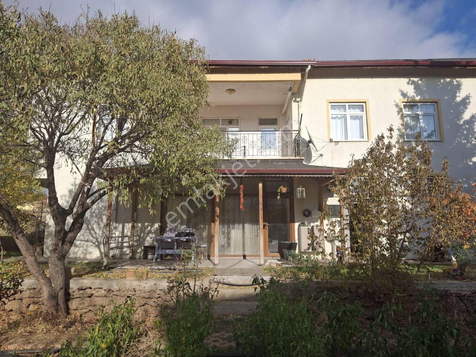 Hastane Yolu Üzerinde Dubleks Bahçeli Satılık Lüks Daire