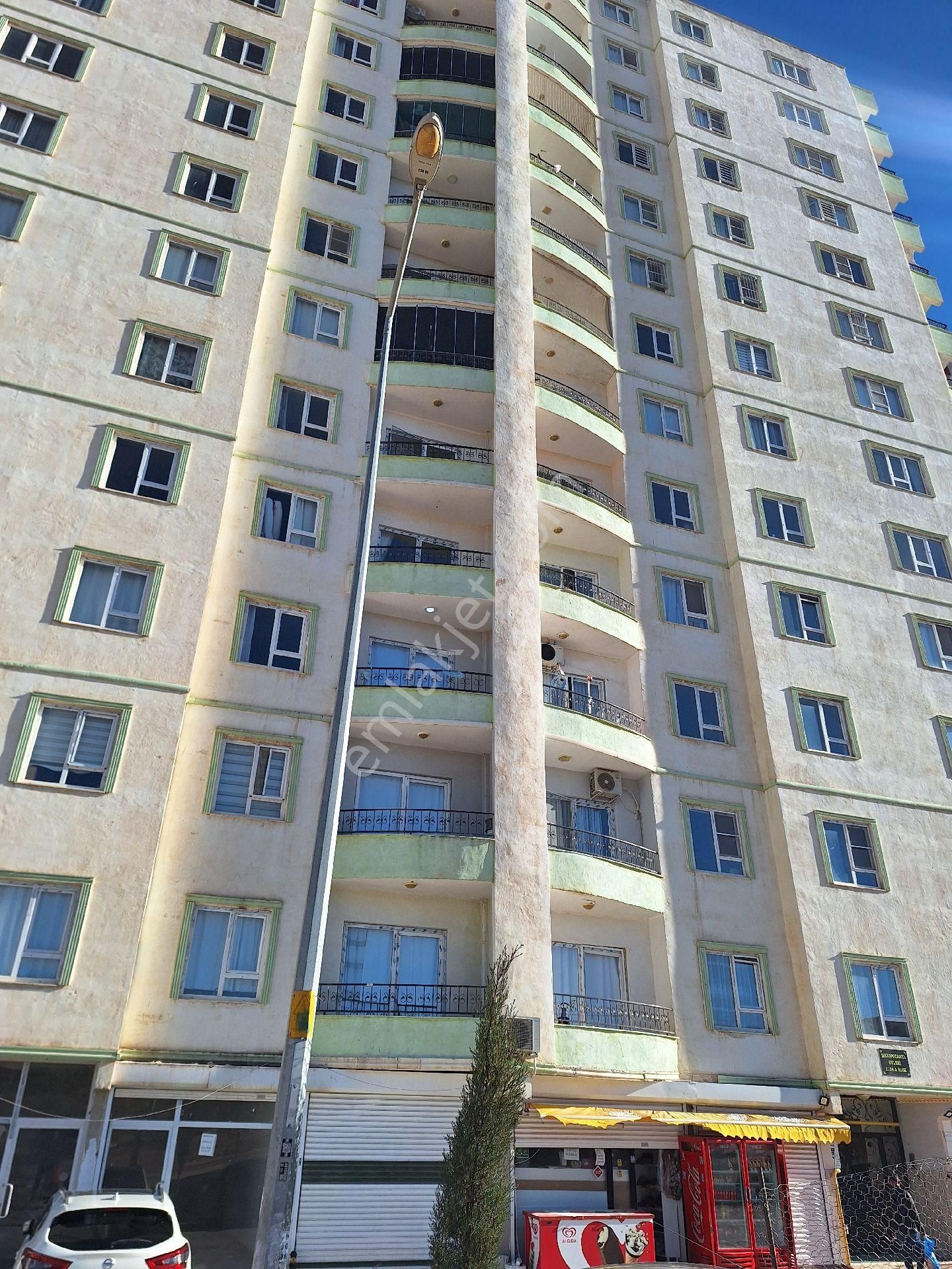 Değer Emlak'tan Mezopotamya Evlerinde 4+1 Daire Satılıktır.