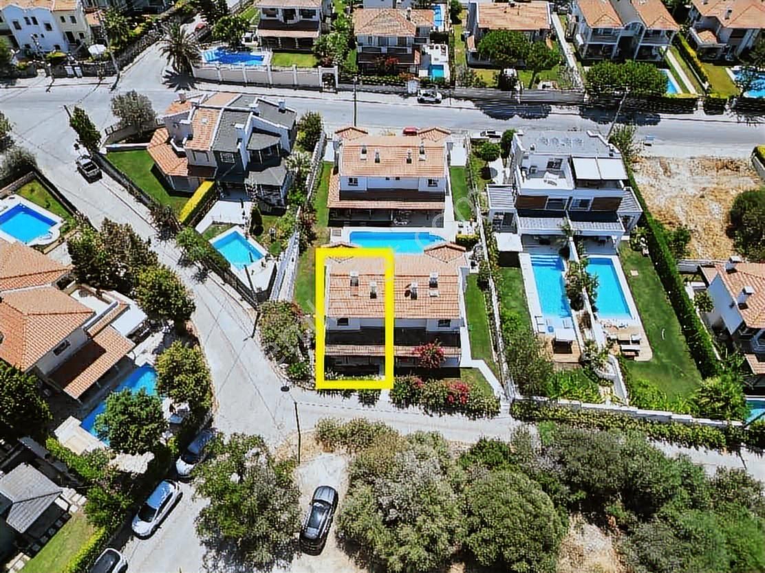 Çeşme Altınyunusta Satılık Havuzlu 3+1 Dubleks Villa
