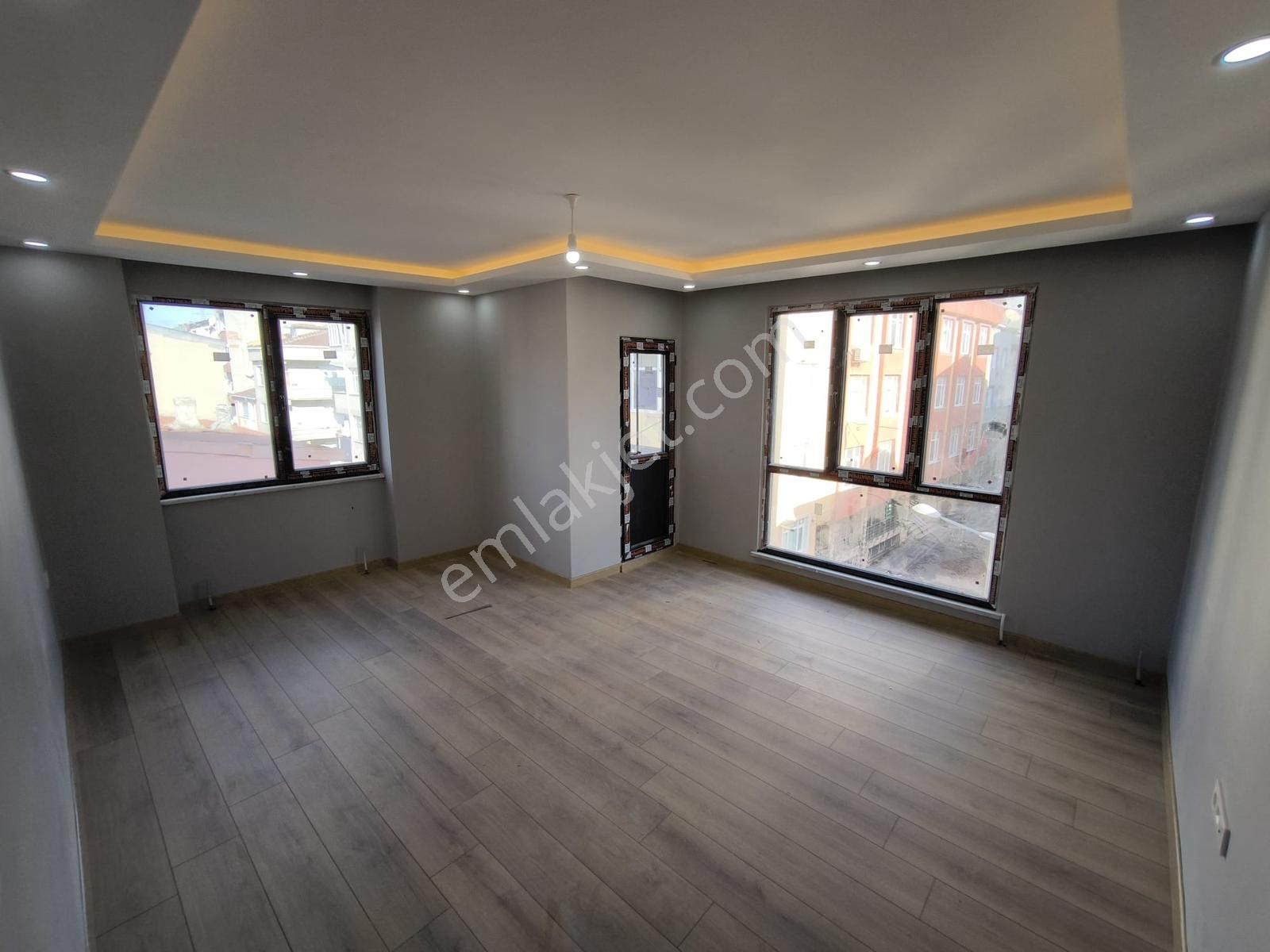 Üç Kardeşler'den İsmetpaşa Mah. Sıfır Cadde Dibi 3+1 120m² Daire - Görsel 3