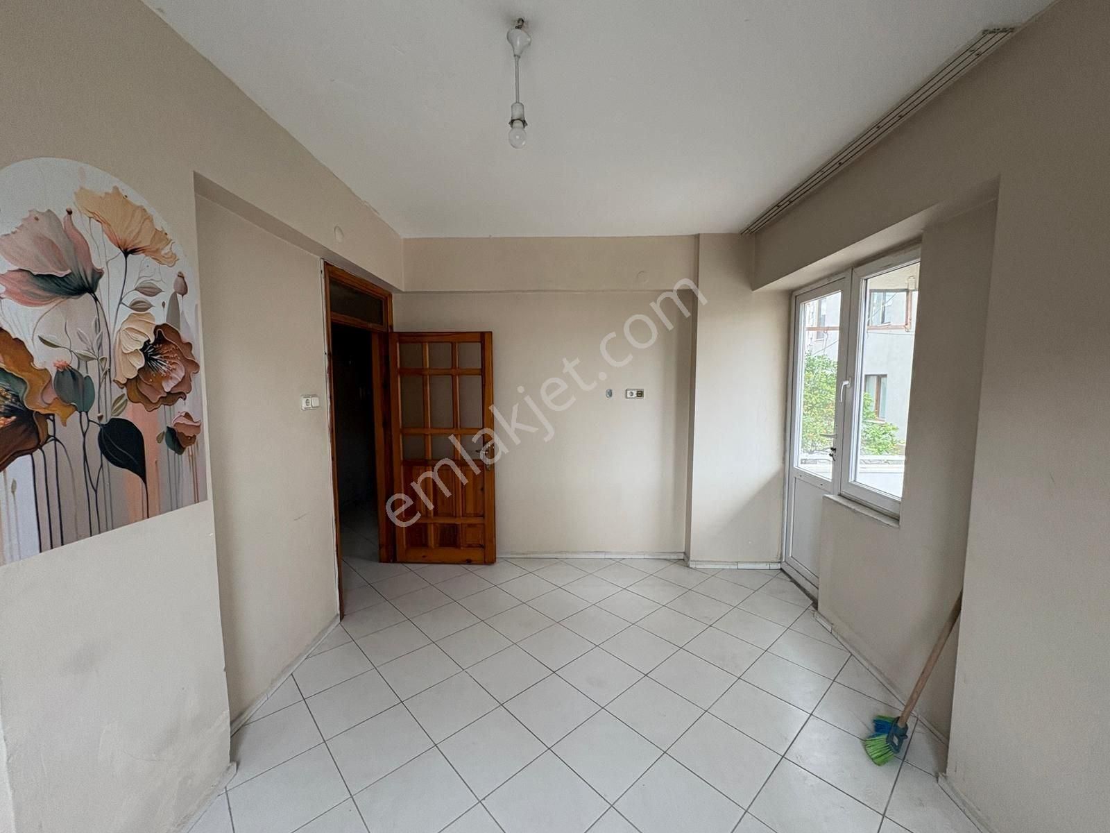 Milas Cumhuriyet Mahallesinde 3+1 Doğalgazlı Kiralık Daire - Görsel 9