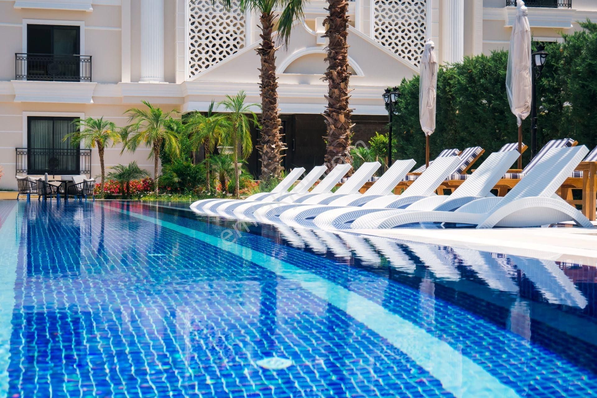 Alanya’da Denize 50m Mesafede 3+1 Lüks Daire – Full Eşyalı, Kale & Deniz Manzaralı