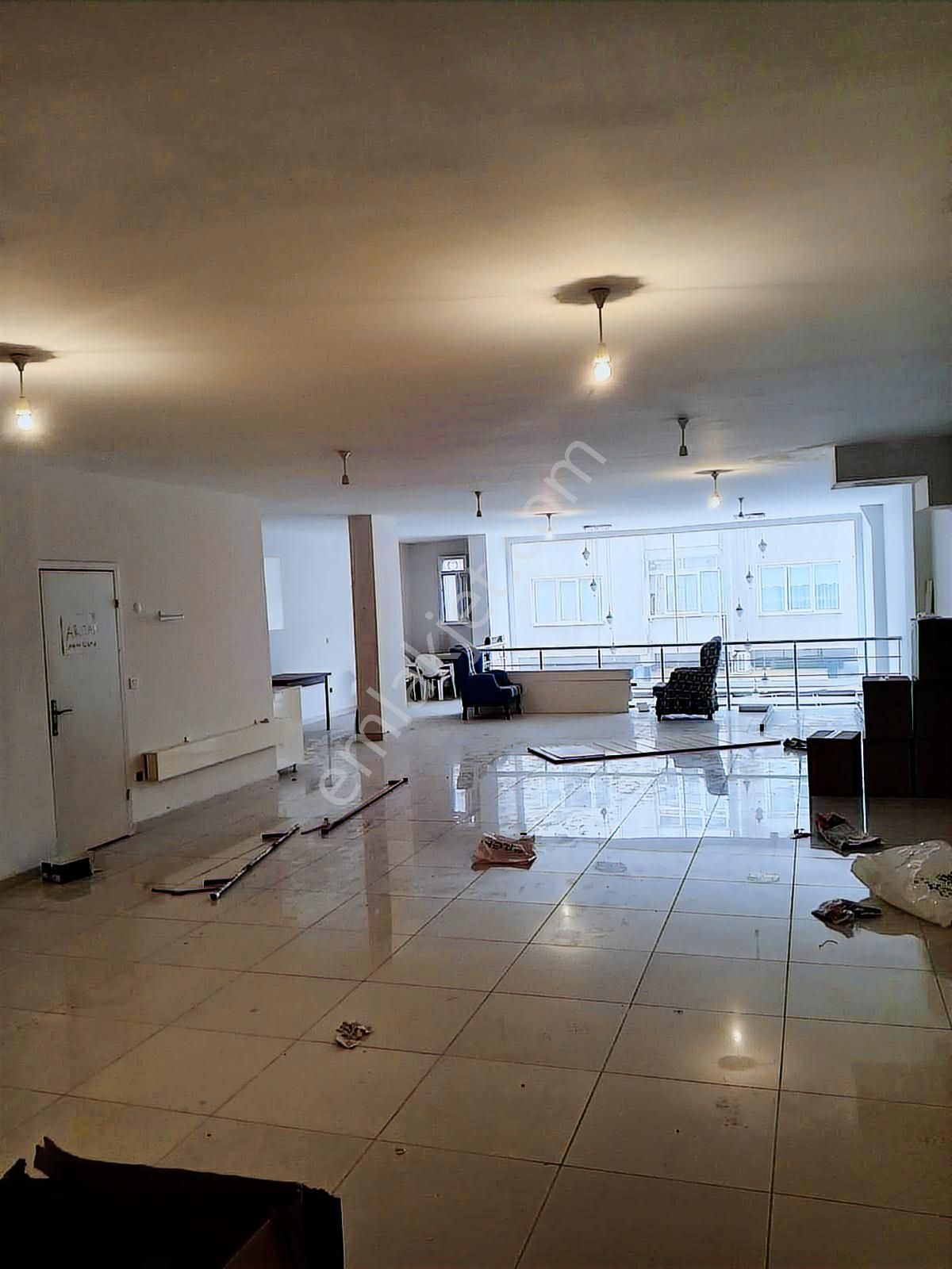 Reşadiye Mahallesin'de Merkezi Konumda!! 2 Katlı Dükkan !!! - Görsel 12