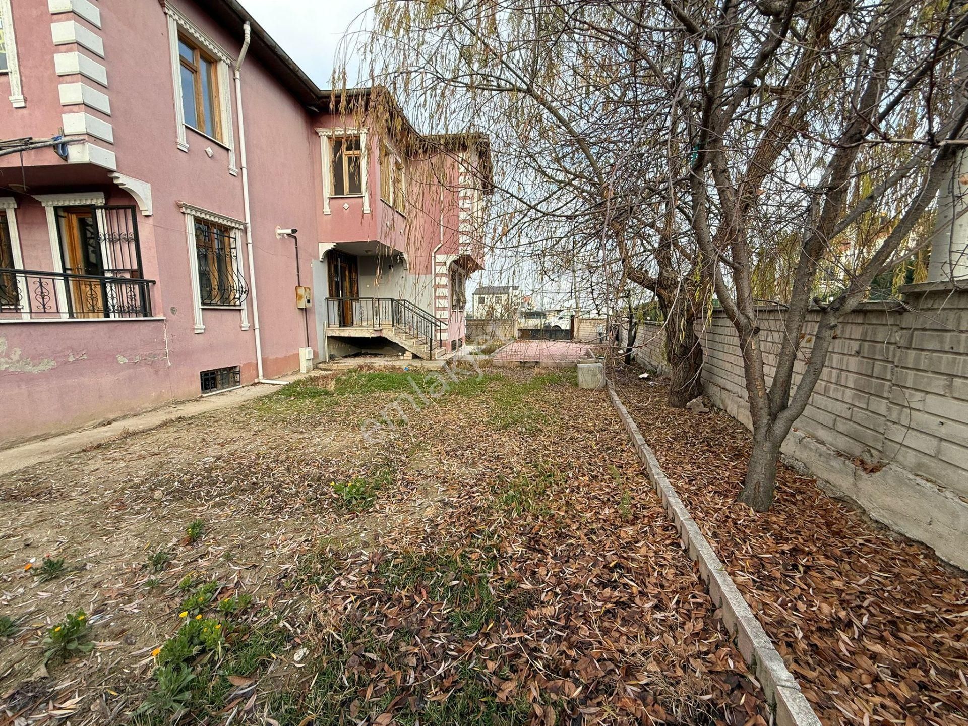 Buhara Mahallesinde Müstakil Dubleks 3+1 Bahçeli Daire Villa Tarzında - Görsel 34