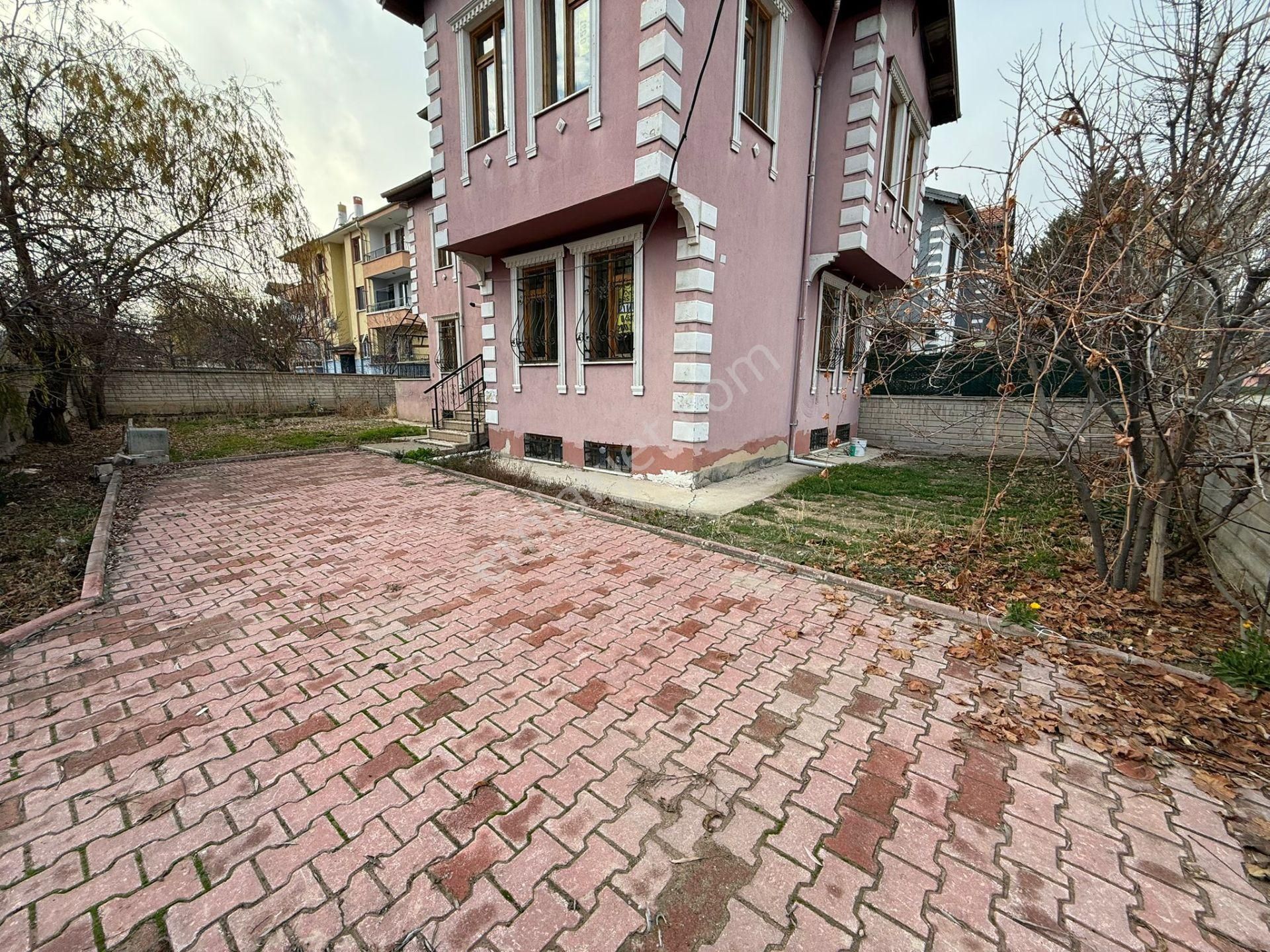 Buhara Mahallesinde Müstakil Dubleks 3+1 Bahçeli Daire Villa Tarzında