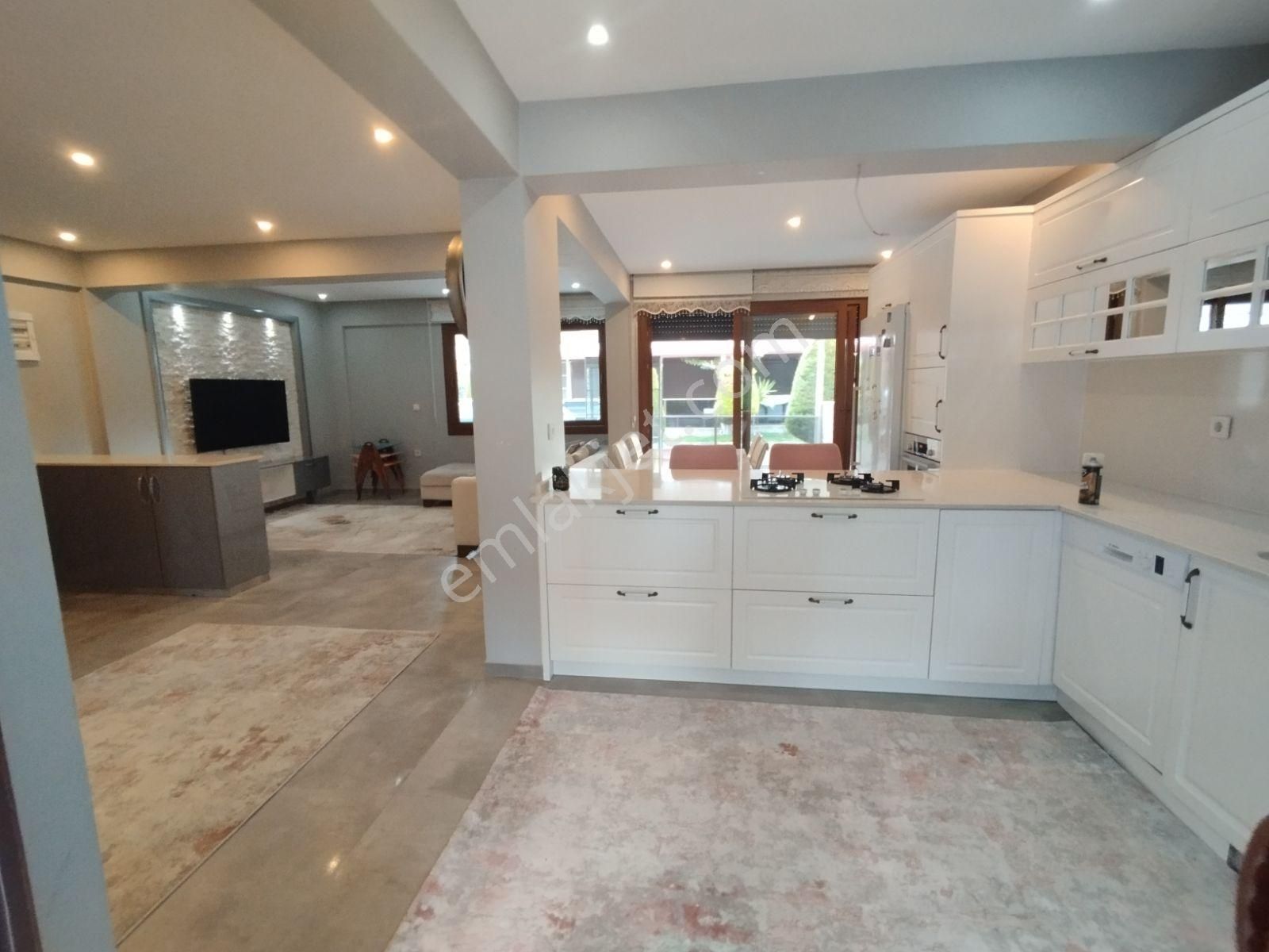 Havuzlu Site Denize Yakın Villa - Görsel 14