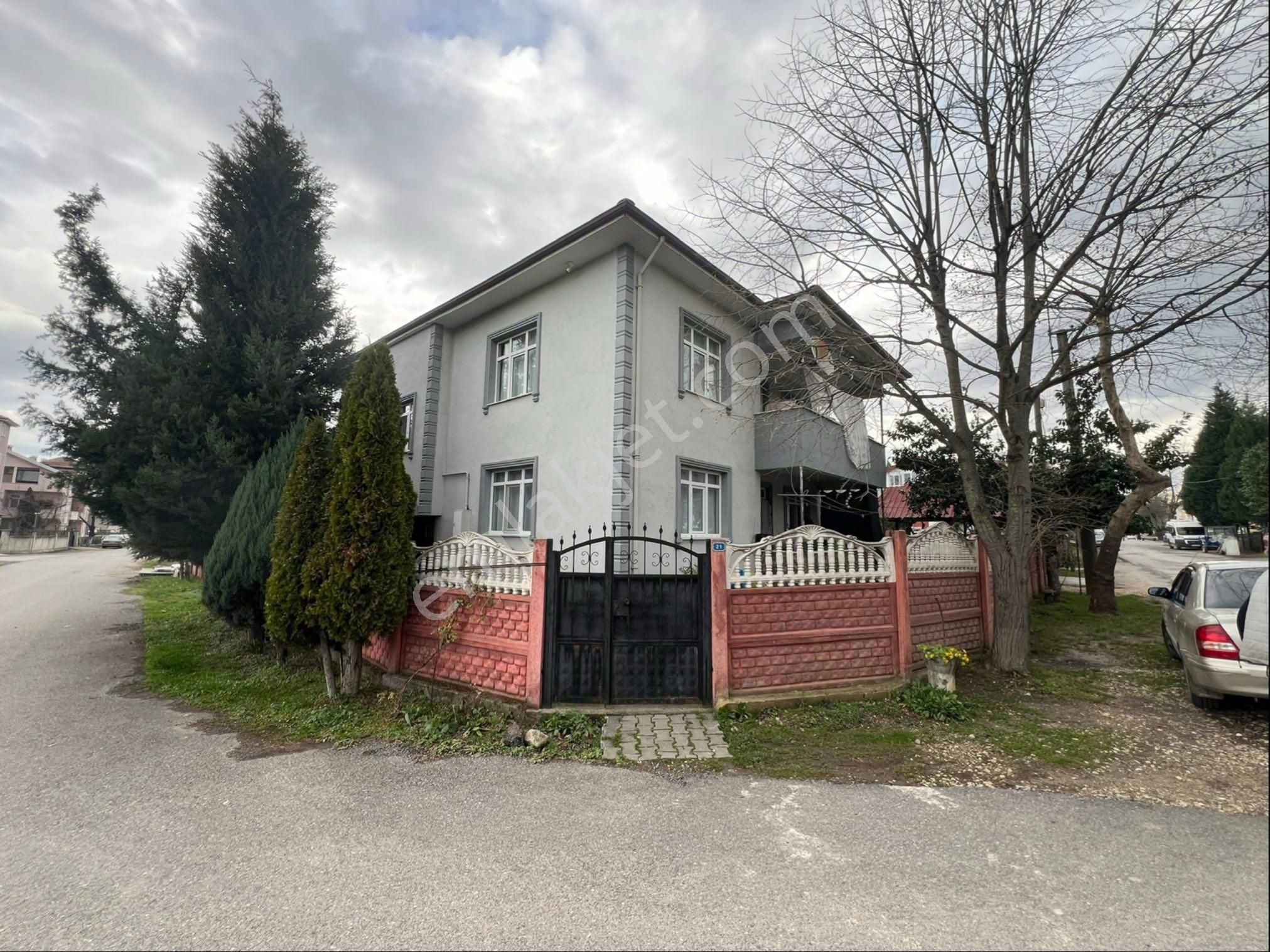 Emlakevim - Rasimpaşa Mahallesinde Satılık Müstakil Bina !