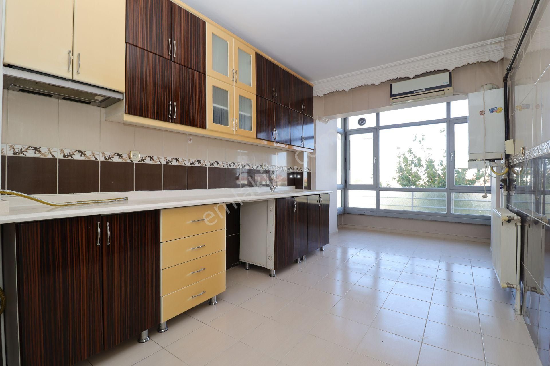 Akif'ten Pınarbaşın'da Site İçi Ön Cephe Cadde Üzeri Asansörlü 4+1 Daire - Görsel 2