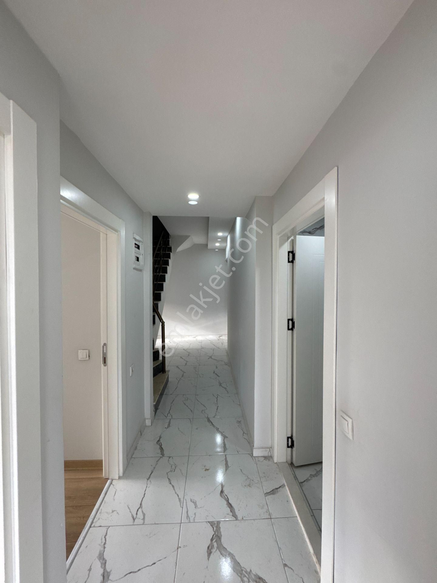 Mevlana Cadde Arkasında Çift Banyolu Sıfır 4+1 Fırsat Daire - Görsel 11