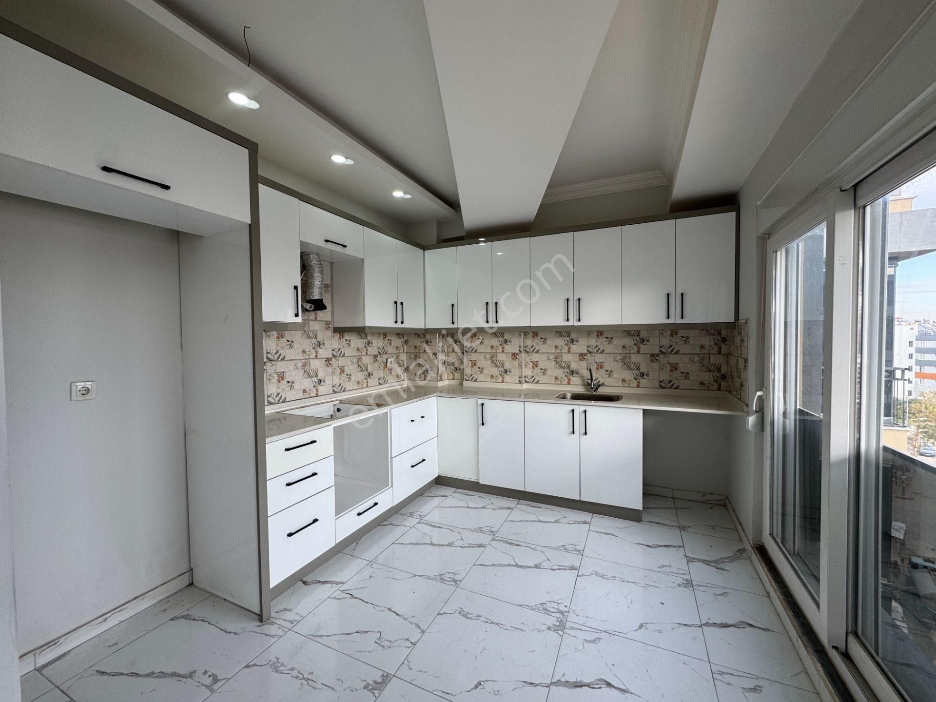 Mevlana Cadde Arkasında Çift Banyolu Sıfır 4+1 Fırsat Daire - Görsel 9