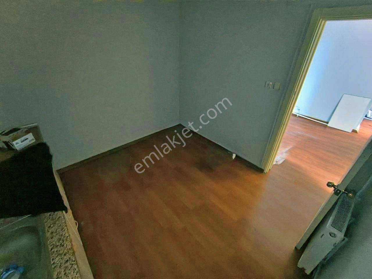 Uytundan Edremit Meydan Plazada 1+1 Ayrı Mutfaklı Kiralık Dükkan - Görsel 19