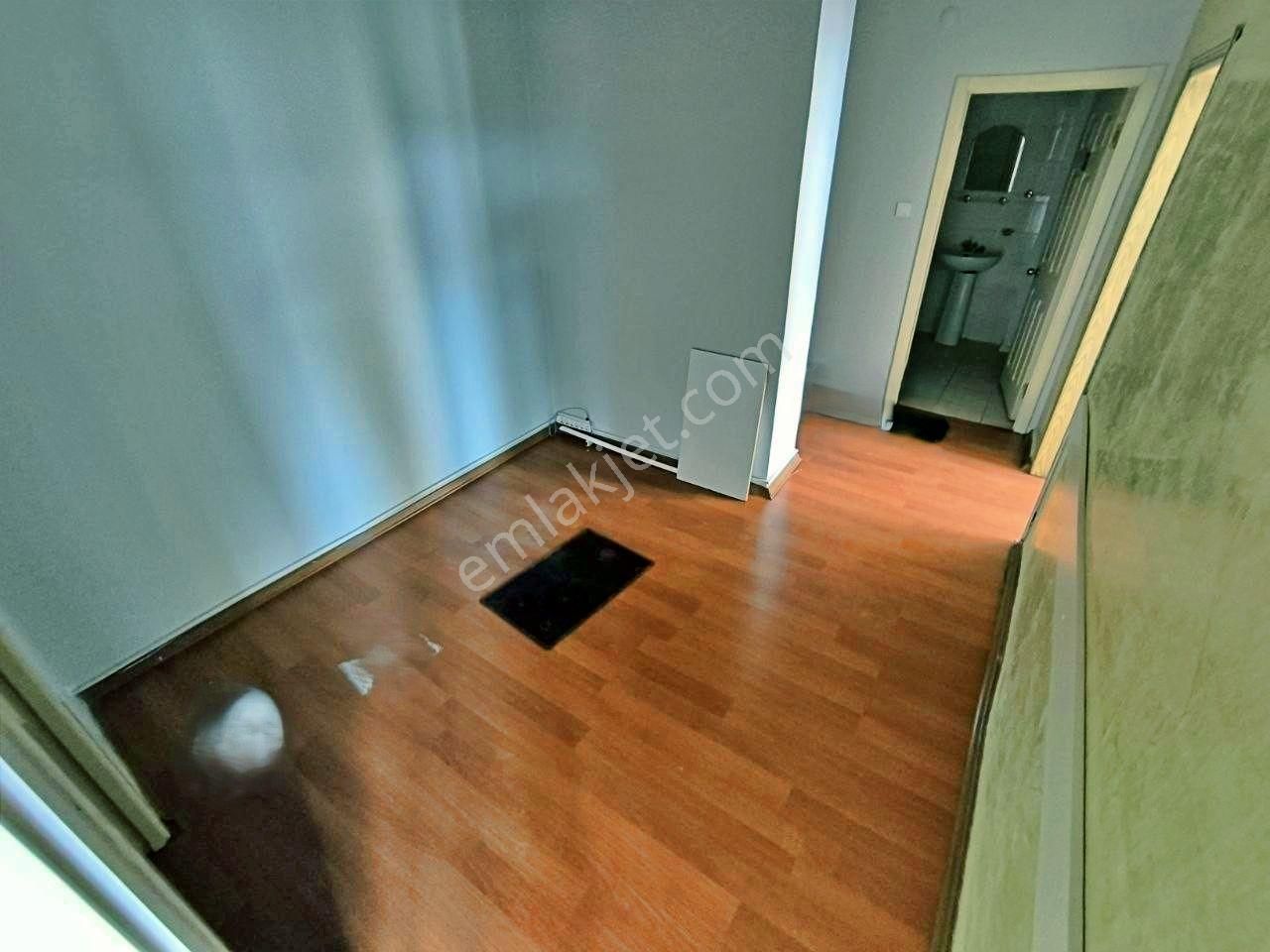 Uytundan Edremit Meydan Plazada 1+1 Ayrı Mutfaklı Kiralık Dükkan - Görsel 21