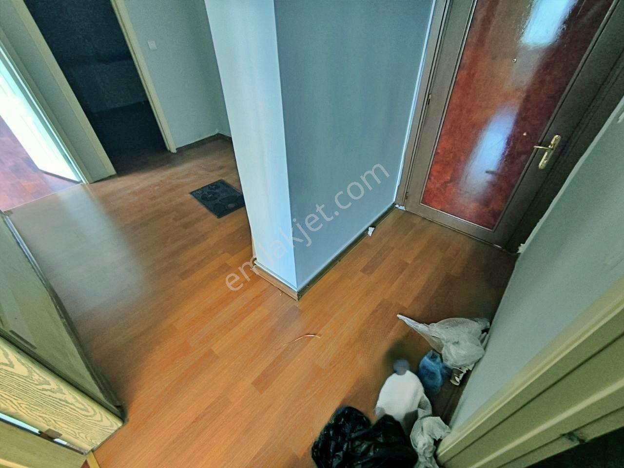 Uytundan Edremit Meydan Plazada 1+1 Ayrı Mutfaklı Kiralık Dükkan - Görsel 6