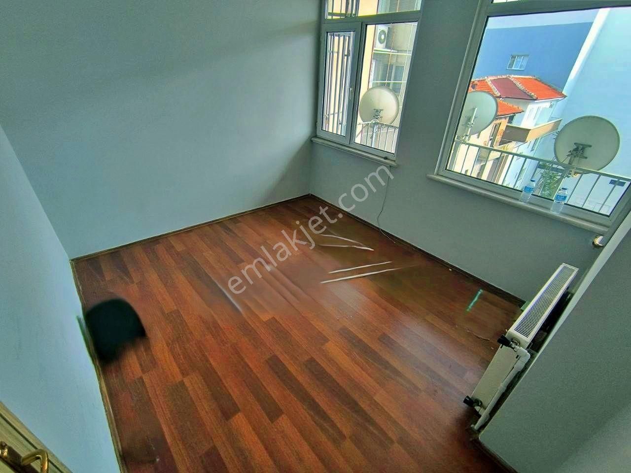 Uytundan Edremit Meydan Plazada 1+1 Ayrı Mutfaklı Kiralık Dükkan - Görsel 12