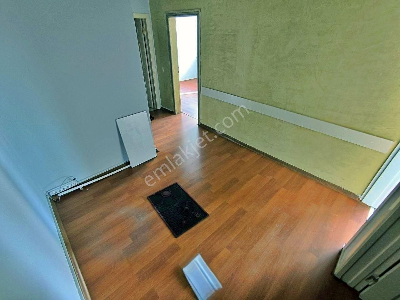 Uytundan Edremit Meydan Plazada 1+1 Ayrı Mutfaklı Kiralık Dükkan - Görsel 25