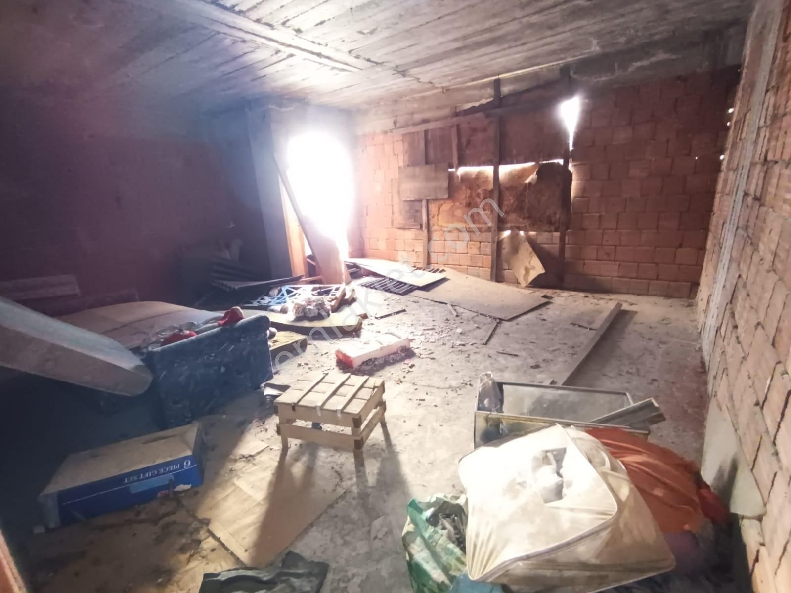 Esenyalı Fatih Mahallesinde Satılık 240m2 Arsa İçinde Müstakil 3 Kat Ev - Görsel 12