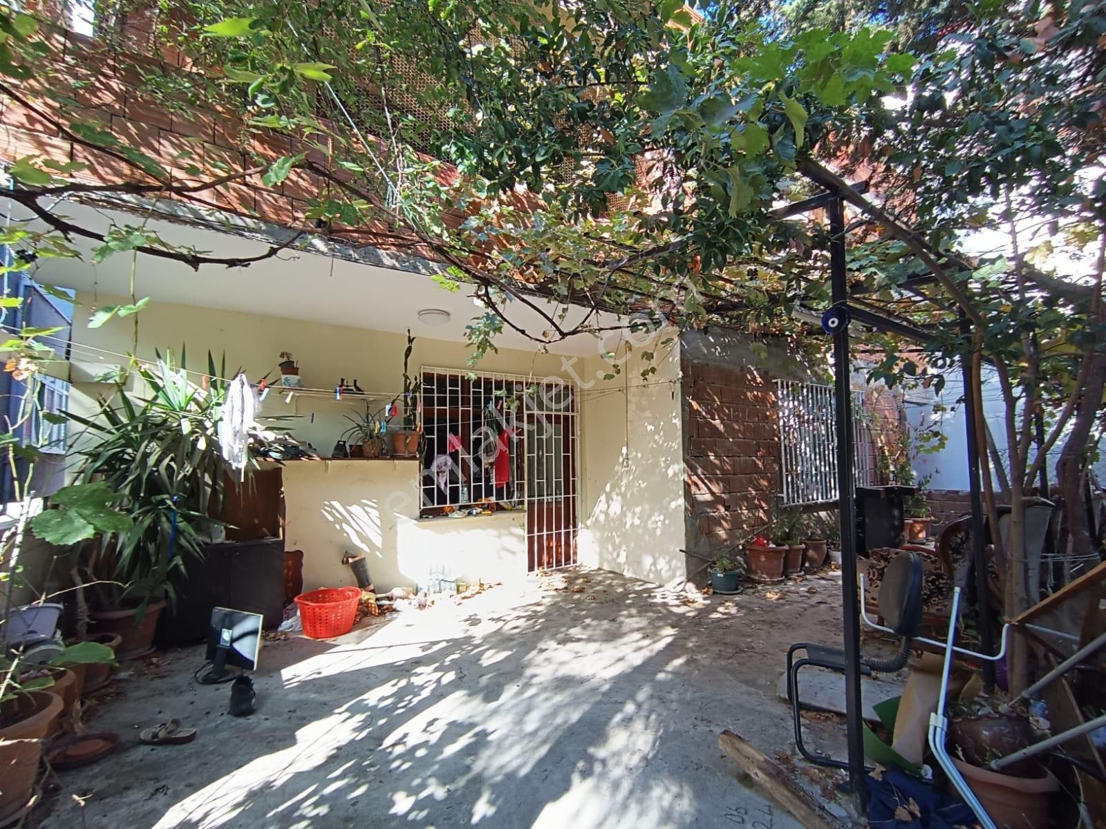 Esenyalı Fatih Mahallesinde Satılık 240m2 Arsa İçinde Müstakil 3 Kat Ev - Görsel 2