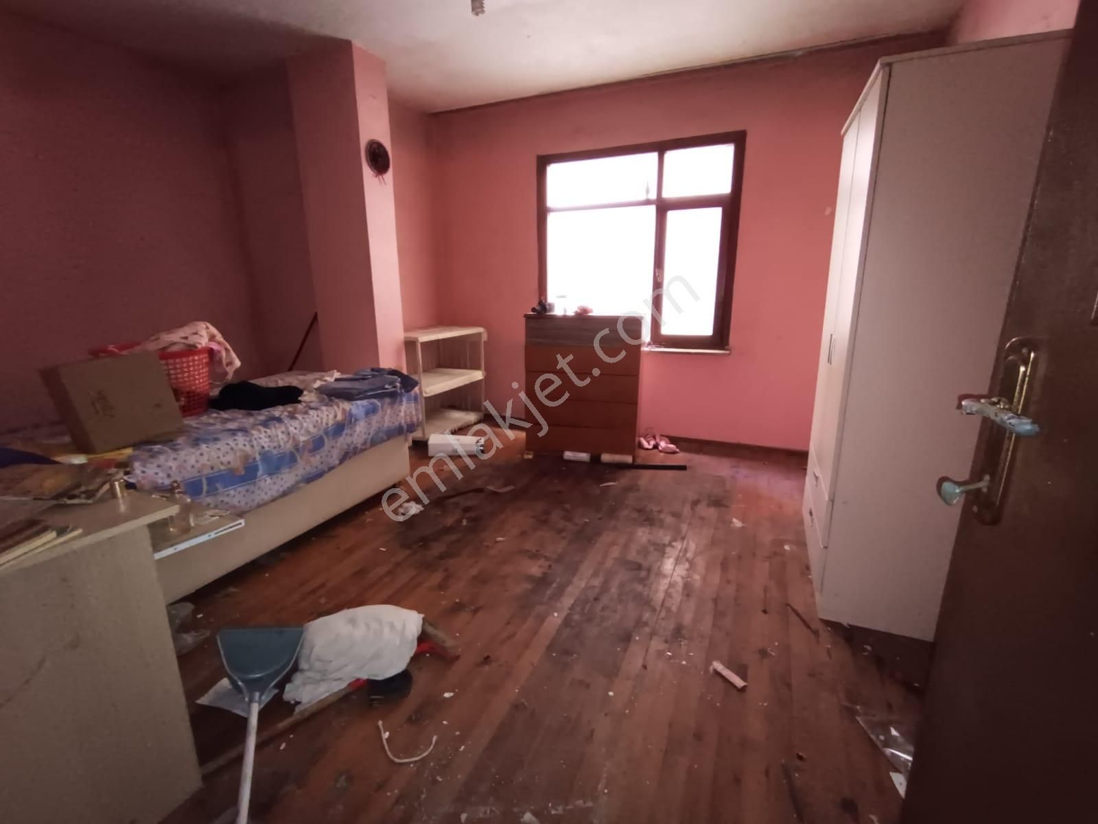 Esenyalı Fatih Mahallesinde Satılık 240m2 Arsa İçinde Müstakil 3 Kat Ev - Görsel 6