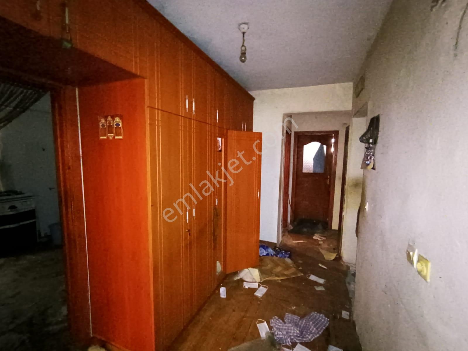 Esenyalı Fatih Mahallesinde Satılık 240m2 Arsa İçinde Müstakil 3 Kat Ev - Görsel 7