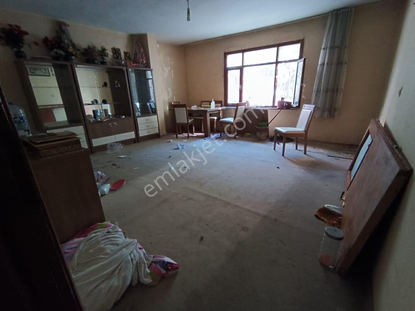 Esenyalı Fatih Mahallesinde Satılık 240m2 Arsa İçinde Müstakil 3 Kat Ev - Görsel 3