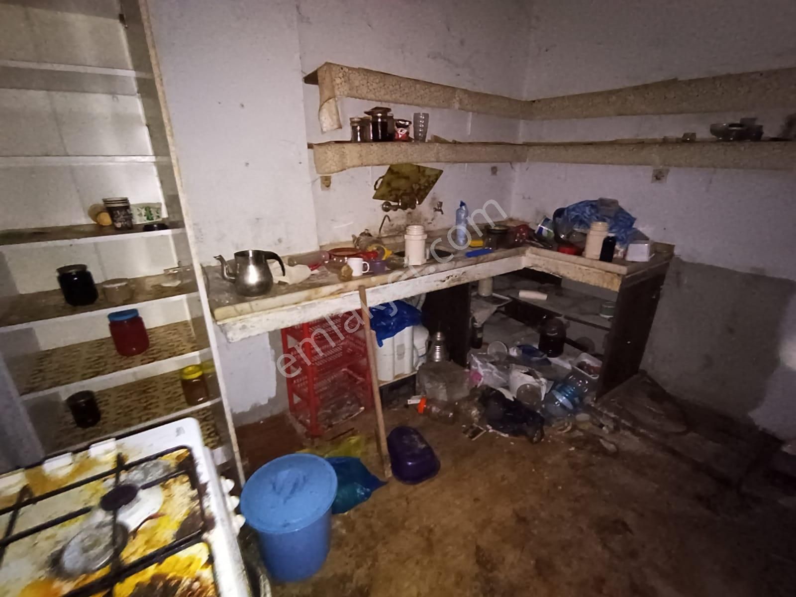 Esenyalı Fatih Mahallesinde Satılık 240m2 Arsa İçinde Müstakil 3 Kat Ev - Görsel 9